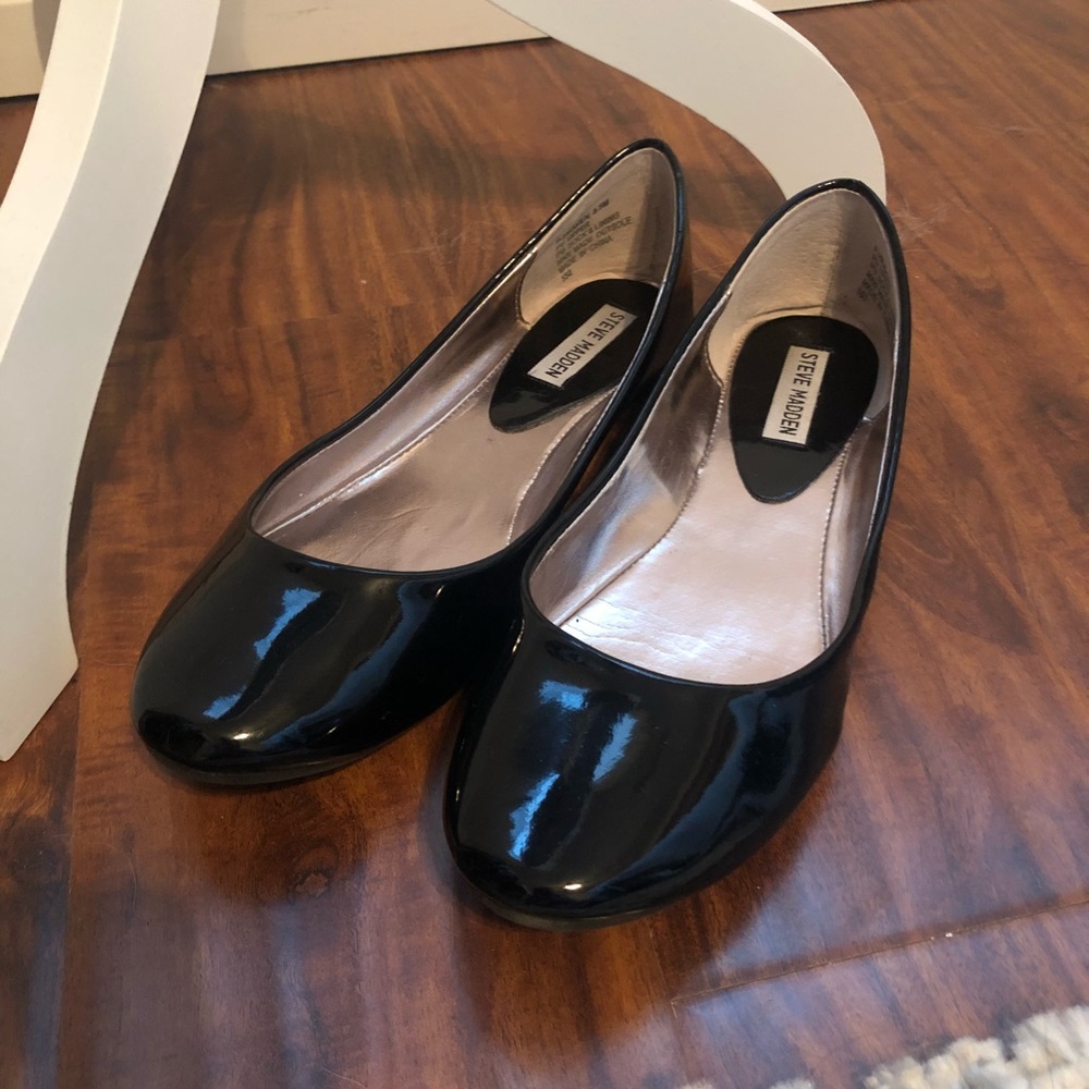 Steve Madden patten leather flats